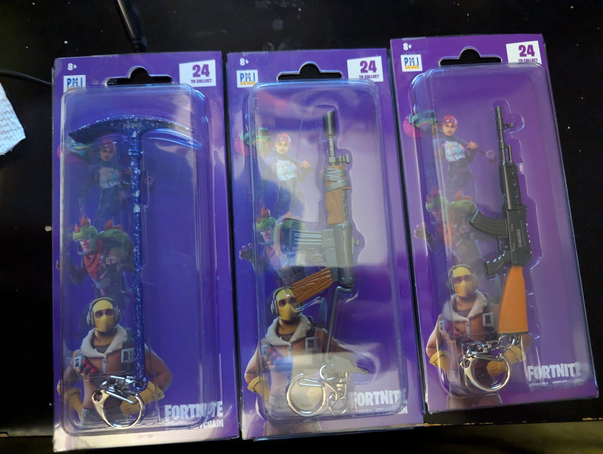 Fortnite Metal Keychain von PMI - 1 zufällige Waffe