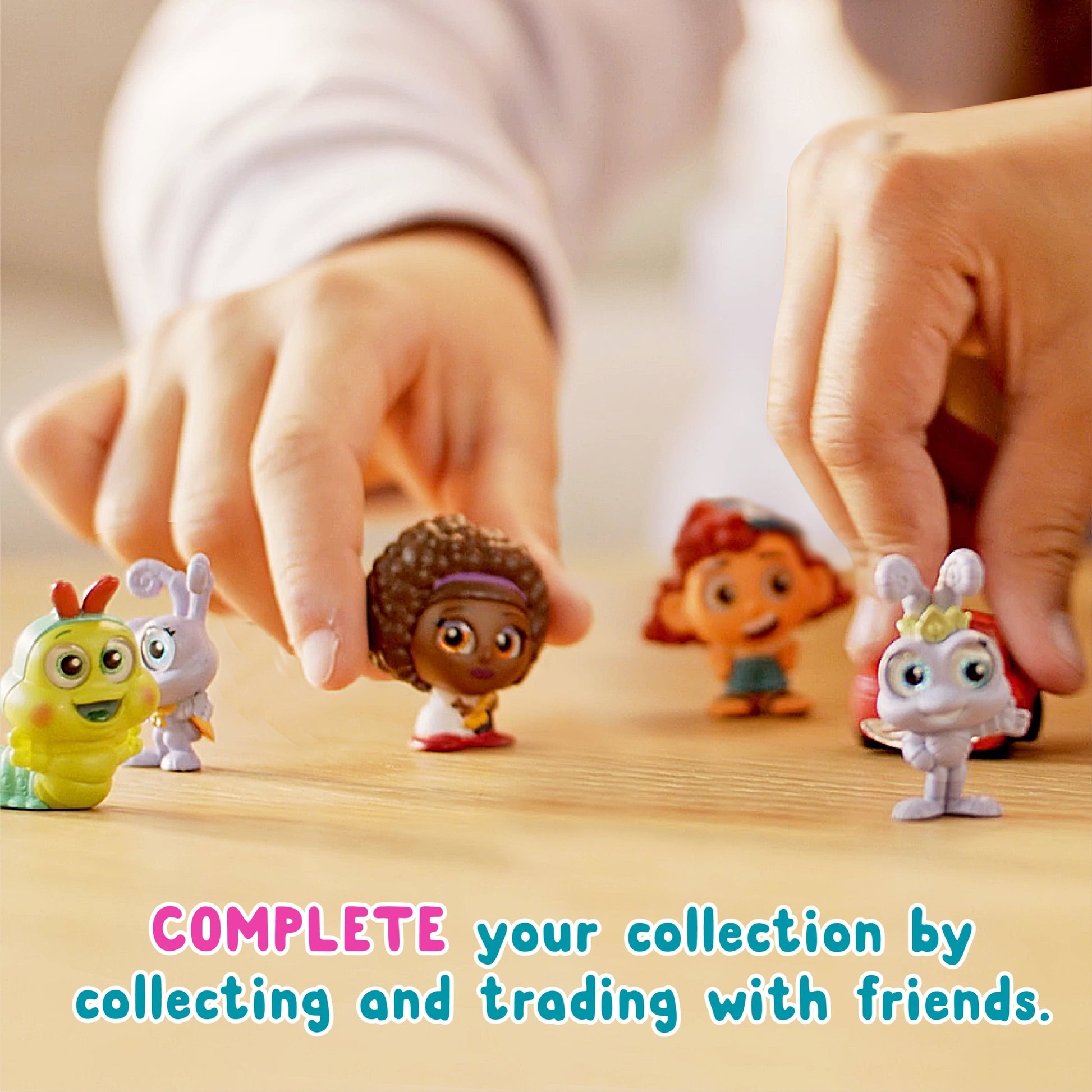 Disney Doorables Mini Peek Series 9, Sammelblindbeutelfiguren, offiziell lizenziertes Kinderspielzeug für Alter 5 bis, Geschenke und Geschenke